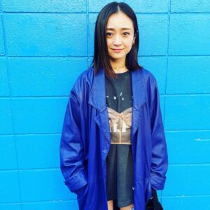 Yumi Adachi Instagram - 💙💙💙
暖かいと肌寒いの狭間。