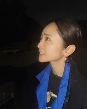 Yumi Adachi Instagram - 💙💙💙
『家なき子』から30年だって。
今もこうして俳優を続けられていることに、
改めて感謝だなぁ。
これからも頑張ります。