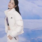Yuna Kim Instagram - 겨울준비❄️☃️ #뉴발란스다운 #뉴발란스경량다운 #뉴발란스액티브다운 #연아다운 #경량패딩 #숏패딩