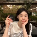 Yuna Kim Instagram - 챱챱 톡톡🖤 #디올뷰티 #디올포에버 #디올쿠션 #디올포에버스킨글로우쿠션 #디올포에버루미너스매트쿠션