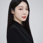 Yuna Kim Instagram - 프로필이란 것을 처음 찍어보았다📸