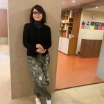 Yuriko Ishida Instagram - わたしの大好きな ほぼ日刊イトイ新聞 @hobonichi1101 主催の なんとも興味深い座談会に 呼んでいただきました。 題して 「買い物の謎」。 お金を払ってもの手に入れるってどういうことなのか。 糸井重里さん 菊池亜希子さん 小林和人さん 佐藤卓さん 森永邦彦さん そしてワタクシ石田ゆり子 6人の座談会。 幸せな時間だったなぁ。 そして、今月末から始まる 生活の楽しみ展、たのしみーー‼️👀 #買い物の謎 #ほぼ日刊イトイ新聞 #生活の楽しみ展2023 #タマティーノ写真館