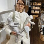 Yuriko Ishida Instagram - 引力のある作品にまた出会ってしまった👀👏🏻🕊🐈 なんですか、この、可愛さは。そして、生地の選び方、 フォルムと手触り，重さ、 シルエット。 素晴らしい。 ヒバを入れることができるポケットが付いています。 井澤佳織さんの作品です。 「15匹の猫と5匹の鳩と」 中目黒のカルデサックにて 明日と明後日，展示会だそうです。 どの子も、ほんとうに、 魅力的でした…😭🙏🏻👏🏻 @forestsydukke @culdesac.japon