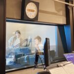 Yuriko Ishida Instagram - 私がクラシックギターに出会ったのは今からおよそ5年前。 映画🎬「マチネの終わりに」。 ティボーは自分自身の名前と同じ天才ギタリスト役で出演してくれました。 クラシックギターは本当に 弾く人によって驚くほど音が違う。 本当にびっくりするほど、その人自身の音になる楽器なのです。 ティボーの音は言葉では言い表すことのできないほどのキラキラした希望を感じる音なのです。 そしてその表現力には、どうしてこの若さでこんなにも、心の機微を音に込められるのだろうと 感嘆するばかり。 とにかく私はクラシックギターに夢中になり、 そしていまも夢中です。 そしてこの六月、 コロナ禍で 2回も来日公演が見送られてきたティボーが 四年ぶりに日本にやってきました。 昨日は富ヶ谷のハクジュホールでコンサートがあり、本当に素晴らしかった… 写真は私の不定期ラジオ J-WAVE lily’s toneの収録のときのものです。 はい、そうなんです。 次のゲストはティボーです。 生演奏もしてくれました。7/2オンエアです😆👏🏻 そして 最後に 明日は大阪の泉ホールで コンサートだそうです。 今回の来日公演のラストです。 関西方面の方、ぜひ👏🏻👏🏻 #マチネの終わりに #thibautgarcia #lily’s tone