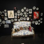 Yuriko Ishida Instagram - ヒグチユウコ展FINAL END 作品の撮影は 一部だけ許可されていて、 一部とは言え それでもものすごい量の作品なのですが。 どれもこれも、この筆力に おののいて、なんだかうまく撮影できないというありさま。 なんだろうなぁ。 この、優しさと怖さと不思議さと切なさの融合。 ひとつだけ、もし、買えるなら(妄想)ナウシカのポスターかな〜なんて想像しながら観るのも楽しい。 #ヒグチユウコ展circusfinalend