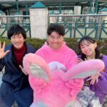 Yuuka Kageyama Instagram - テレビ東京ドラマ25『ハコビヤ』第5話放送です🐰 いよいよ放送の折り返し…剣さんや杏奈をはじめ登場人物の人となりもどんどん明らかになっていきます✨ 田辺誠一さんと5話ゲストの皆川猿時さんとお写真を撮っていただきました😆 これまでのお話とはうってかわったコミカルなお芝居の連続、ぜひ楽しんでいただきたいです🌸 禁断のあのフレーズはどこで発動するのか… 『ハコビヤ』は毎週金曜24:52〜放送しております⚡ TVerでの見逃し配信とともにぜひご覧ください☺️ #ハコビヤ