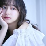 Yuuka Kageyama Instagram - 週刊FLASH 5/7,14合併号 表紙&巻頭を務めております。 久しぶりのグラビア撮影は緊張感とともにはじまりつつも、春の気配を感じさせるそよ風に包まれながら楽しく臨むことができました🌸 大切な号にお呼びいただきそして、今までの私だったらあまり選ばなかった表情や雰囲気に導いてくださった撮影チームに感謝の気持ちいっぱいです！ オフショットたちもお気に入りです☺️ #週刊FLASH#FLASH#影山優佳