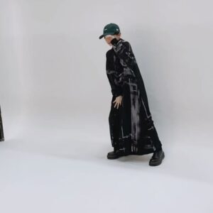 Yuuka Kageyama Instagram - The NEW ERA® BOOK / Spring & Summer 2024
今回は2ルック掲載いただいております🤍
ブラックとグリーンで重厚感をカジュアルに纏うという体験ができて楽しかったです！💚
前の投稿のスタイリングとどっちの方がお好みですか？
#newera#newerabook