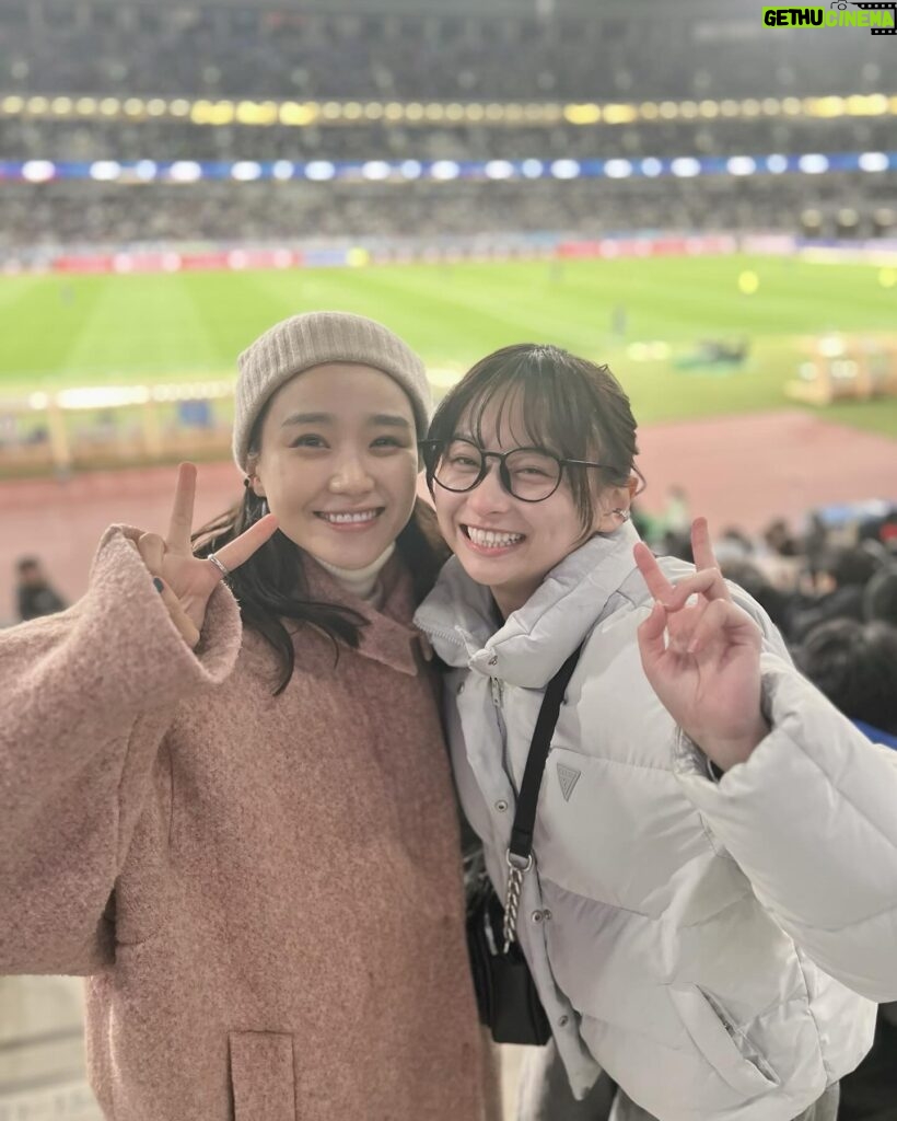 Yuuka Kageyama Instagram - FIFAワールドカップ26アジア2次予選 日本×北朝鮮 勝利おめでとうございます🎉🎊 今回は奈緒さんのお隣で熱烈応援させていただきました！ 大きな大きな一歩を、スタジアムで体感できて大変興奮しました！ありがとうございました！ これから続く予選も、みなさんが怪我なく自分たちらしくプレーができていけることを祈っております！ #samuraiblue #サッカー日本代表 #スタグル