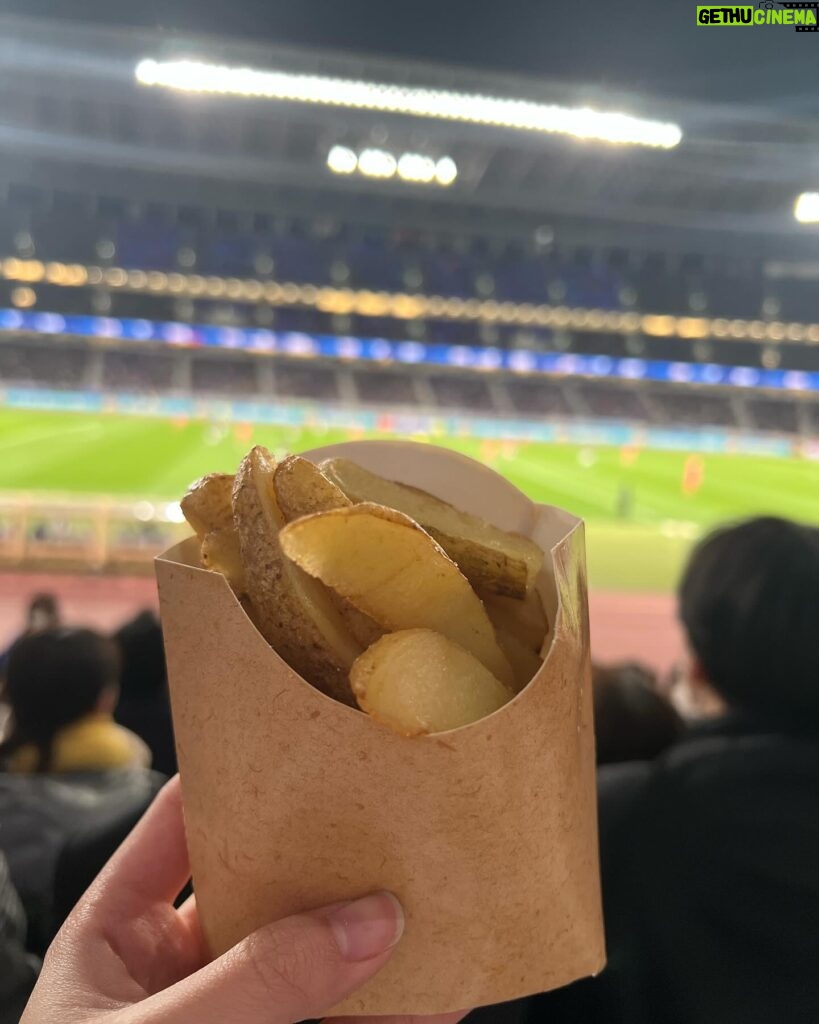 Yuuka Kageyama Instagram - FIFAワールドカップ26アジア2次予選 日本×北朝鮮 勝利おめでとうございます🎉🎊 今回は奈緒さんのお隣で熱烈応援させていただきました！ 大きな大きな一歩を、スタジアムで体感できて大変興奮しました！ありがとうございました！ これから続く予選も、みなさんが怪我なく自分たちらしくプレーができていけることを祈っております！ #samuraiblue #サッカー日本代表 #スタグル
