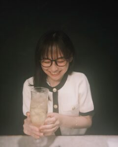 Yuuka Kageyama Instagram - うめはうめぇ🍹🤤　 来週はいよいよ舞台本番。気合い入れていきます。 皆さんにもぜひ見届けていただきたいです！ _____________________________________ photos by @mikuni.takahashi__ （シャツ見えちゃって映え写真にできなくてごめん。笑）