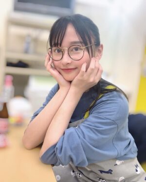Yuuka Kageyama Instagram - #春になったら 第10話ご視聴いただきありがとうございました🌸

矢萩夫婦とご両親、季新ちゃんが新しい人生の一歩を踏み出す瞬間に立ち会えたことを心の底から光栄に思います。
お幸せにー！

そして次週はいよいよ最終話です。
雅彦さんと瞳をはじめ、みんなの3ヶ月を最後まで見届けていただけたら嬉しいです。　
「最後」って、寂しいな。

TVerでの見逃し配信もぜひぜひよろしくお願いします！

写真は休憩中に奈緒さんが撮ってくださりました🫶
たくさん面倒を見てくださりありがとうございました🫶