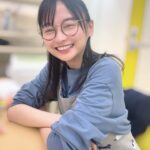 Yuuka Kageyama Instagram - #春になったら 第10話ご視聴いただきありがとうございました🌸 矢萩夫婦とご両親、季新ちゃんが新しい人生の一歩を踏み出す瞬間に立ち会えたことを心の底から光栄に思います。 お幸せにー！ そして次週はいよいよ最終話です。 雅彦さんと瞳をはじめ、みんなの3ヶ月を最後まで見届けていただけたら嬉しいです。　 「最後」って、寂しいな。 TVerでの見逃し配信もぜひぜひよろしくお願いします！ 写真は休憩中に奈緒さんが撮ってくださりました🫶 たくさん面倒を見てくださりありがとうございました🫶