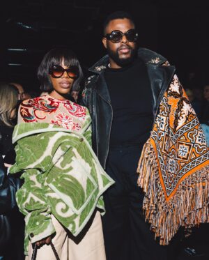 Yvonne Orji Instagram - Lookin’ retro in @etro.
#mfw #milanfashionweek 

Hair: @mitchellcantrellbeauty 
Makeup: @dalila_mua 
Stylist: @georgmedley 
Fit- head to toe: @etro 
Core strength & back muscles: @massy.arias 
📸: @modehunter