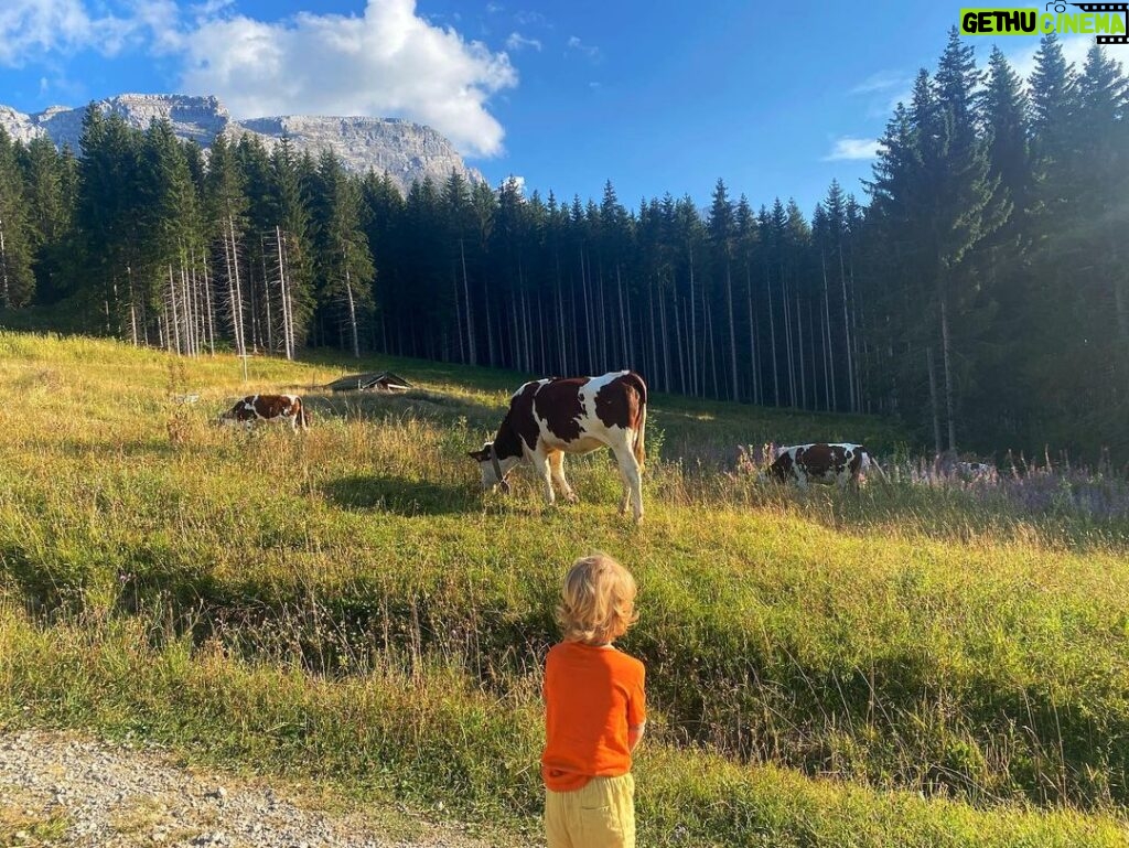 Yvonne Strahovski Instagram - Hiking to Lac Bénit #france🇫🇷 #sunset 🧡