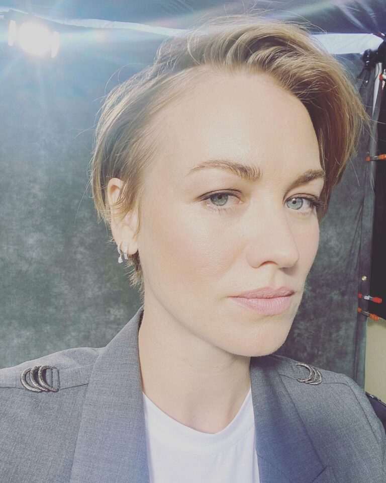 Yvonne Strahovski Instagram - Short hair don’t care ✌🏻