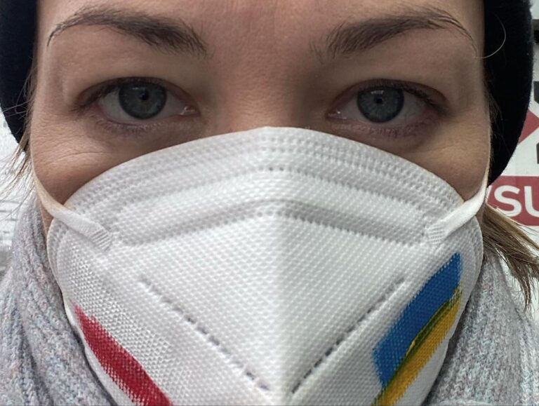 Yvonne Strahovski Instagram - Today Toronto marched #ukraina #stoimyzukrainą 💔