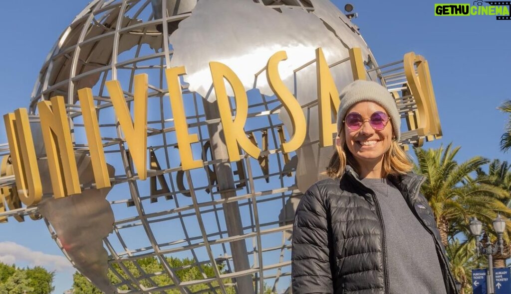 Yvonne Strahovski Instagram - Thank you @unistudios !!! My family & I had the absolute best time!! ♥️💥‼️💫☀️