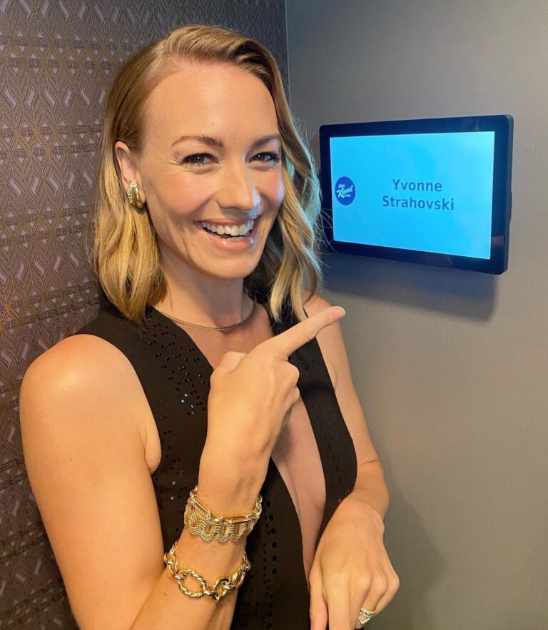 Yvonne Strahovski Instagram - @jimmykimmellive Tonight !! 💥💥💥