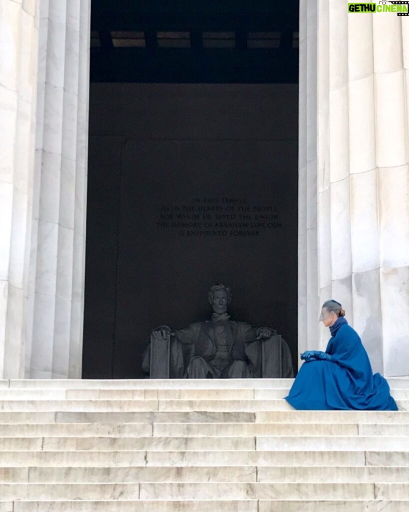 Yvonne Strahovski Instagram - That time we shot at the Lincoln Memorial 🙌🏻 Thanks for the pic Kim 🙌🏻