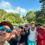 Zélia Duncan Instagram - A volta dos que foram...fazer treino de subida! Corredores de rua estão sempre com um bom dia na boca e um incentivo pra passar adiante! E vc, já se mexeu hj? Rumo à @sao_silvestre BOM DIA!🌻👊🏽 @coachluizdeargila @ultra_nilton_ph Ulisses e Priscila