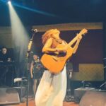 Zélia Duncan Instagram - Quando alguém pergunta o que é estar no palco, é algo assim, tudo ou nada...obrigada pela foto e pelo olhar, @pedrogcolombo