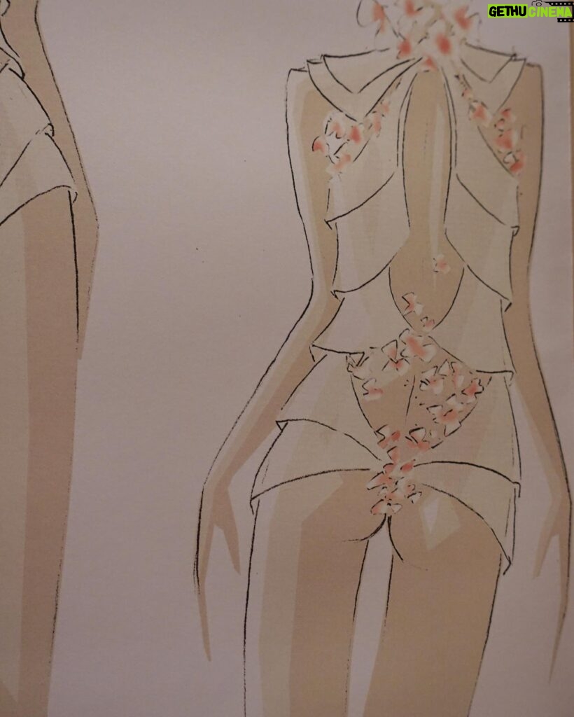 Zahia Dehar Instagram - L’abricotier en fleurs 🌸 #zahiacouture