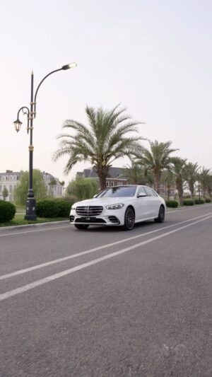 Zahraa Sami Instagram - Hosting the Mercedes-Benz new car launch event under the night sky. Let’s light up the evening with excitement and innovation ⭐️✨

@mercedes_benz.iraq