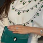 Zahraa Sami Instagram - اجمل رمضان مر عليه ، شنو عنكم؟ 💚 Bag : @bulgari Dress : @mahtab_iq
