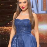 Zahraa Sami Instagram - Hey Princess 👸🏻 حلقة البرايم الأخير من برنامج #yooz_talent ✨ ___________________ My Look for in Details: •Stylist: @elimchantaf •Total Look: @yona.iq @nourfathallah •Jewelry: @zoughaibandco | @zoughaibandco.iq | @christinezoughaib •Mua: @mhmdghaith1 •Hair: @amjad_hairstyle1
