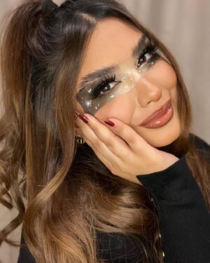 Zainab Ghazi Instagram - 1 , 2 or 3 ?🖤✨
