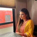 Zainab Ghazi Instagram - شرايكم بحلقة سوق اليمعه🤣؟ #بطن_وظهر