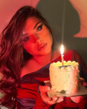 Zainab Ghazi Instagram - It's My BIRTHDAY 🎈