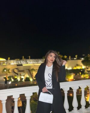 Zainab Ghazi Instagram - ‏ماراح يساعدونك اذا حسوا بتكون احسن منهم !