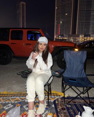 Zainab Ghazi Instagram - ابادر ولا مابادر ؟☁️🤍