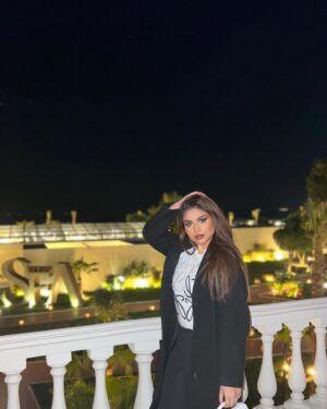 Zainab Ghazi Instagram - ‏ماراح يساعدونك اذا حسوا بتكون احسن منهم !