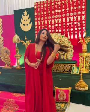 Zainab Ghazi Instagram - Obsessed with myself !