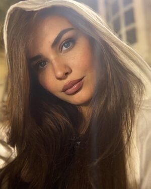 Zainab Ghazi Instagram - ‏ثق دائماً بأن السعادة التي تصنعها لغيرك
‏ستعود إليك وهي أجمل .