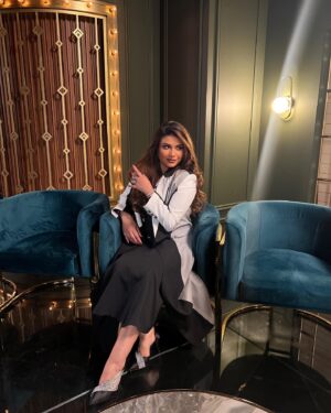 Zainab Ghazi Instagram - ‏لن تنضج إلا بعد أن تشعر أن لديك الكثير من الكلام، ولكنك لست بحاجة إلى أن تخبر به أحد.