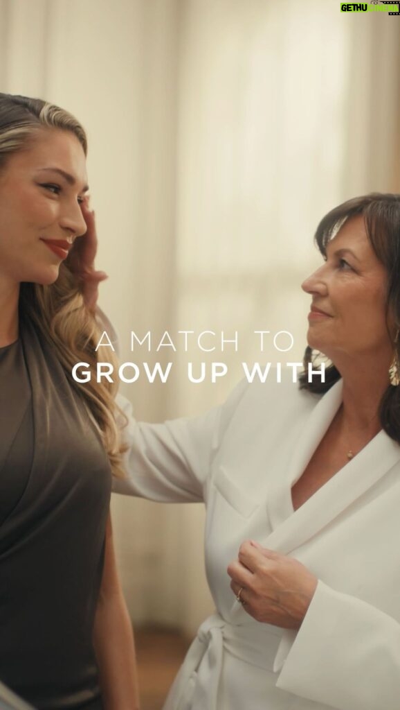 Zara McDermott Instagram - WHAT IS GOING ON! 😭😍 You are looking at the new faces of @lorealparis True Match 🥹😭🩷 what an absolute dream come true to be able to do this campaign with my incredible mummy🥺 we both use True Match every day, so the fact that we have been able to front a campaign using a product that is part of our makeup routine is just INSANE! I wear shade 5N And mum wears shade 4N available at @superdrug #brandambassador #makeup