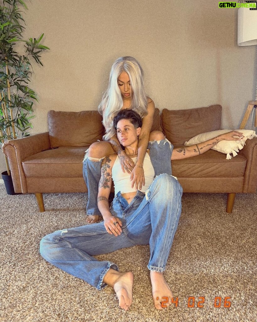 Zashia Monique Santiago Instagram - Follow @tayxzashia for all of our couple content 🤎