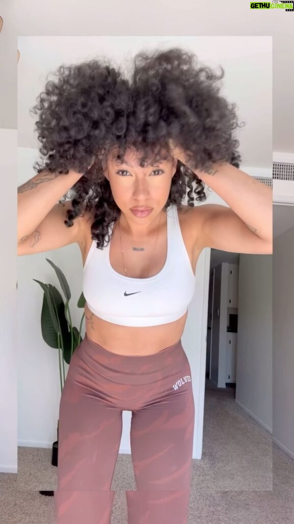 Zashia Monique Santiago Instagram - Curls are tired of being put up