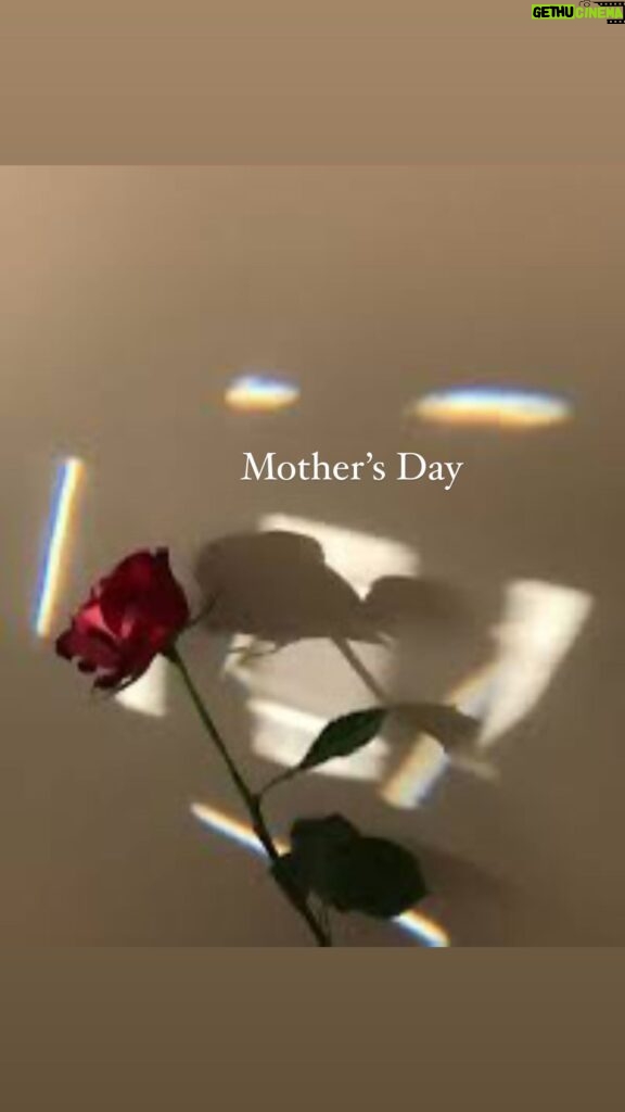 Zashia Monique Santiago Instagram - It’s almost Mother’s Day.. be nice to your mom!