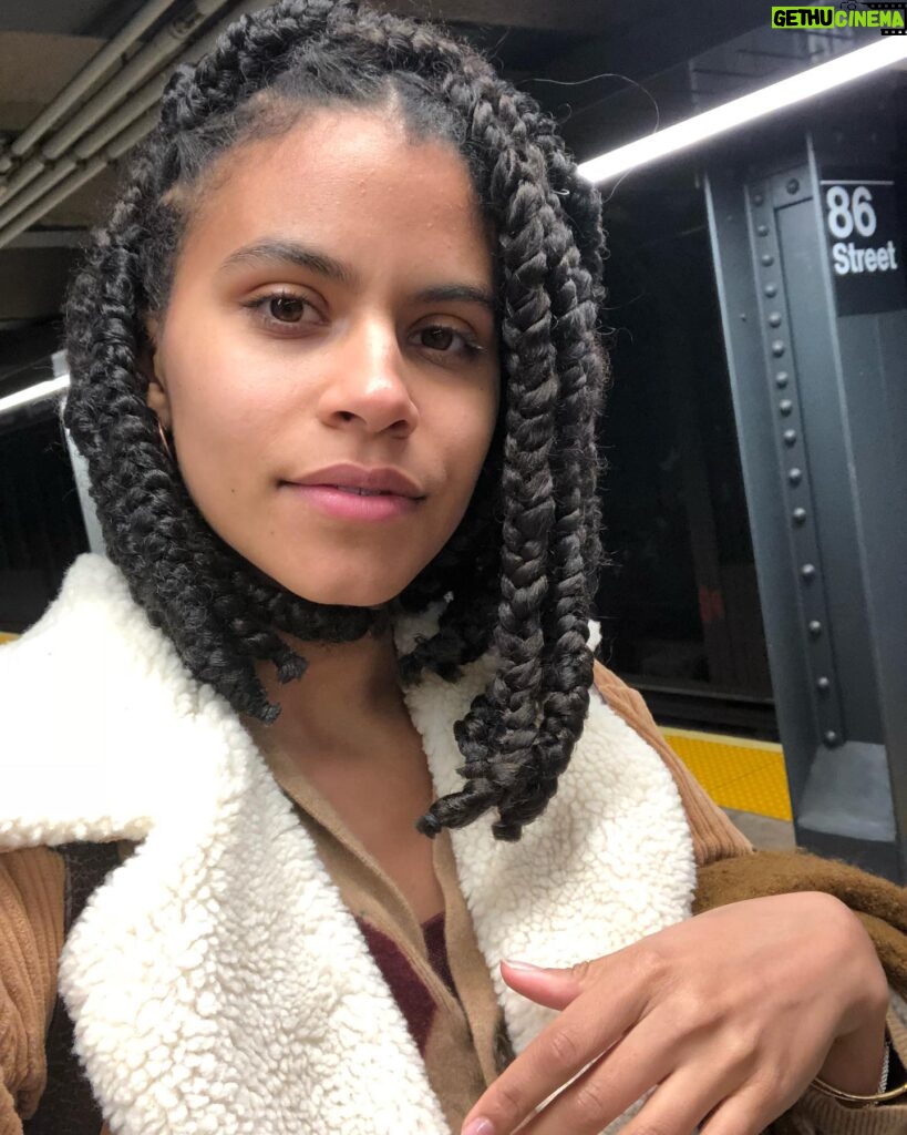 Zazie Beetz Instagram - Look at what @lacyredway did! She gave me a little bob. Doesn’t it look like I have little burnt ends and that it’s 1995? Anyway, As an update (since I never post), all is well, I’m at Sundance right now with a film called Nine Days, and have been trying to live a little healthier. Love you all!