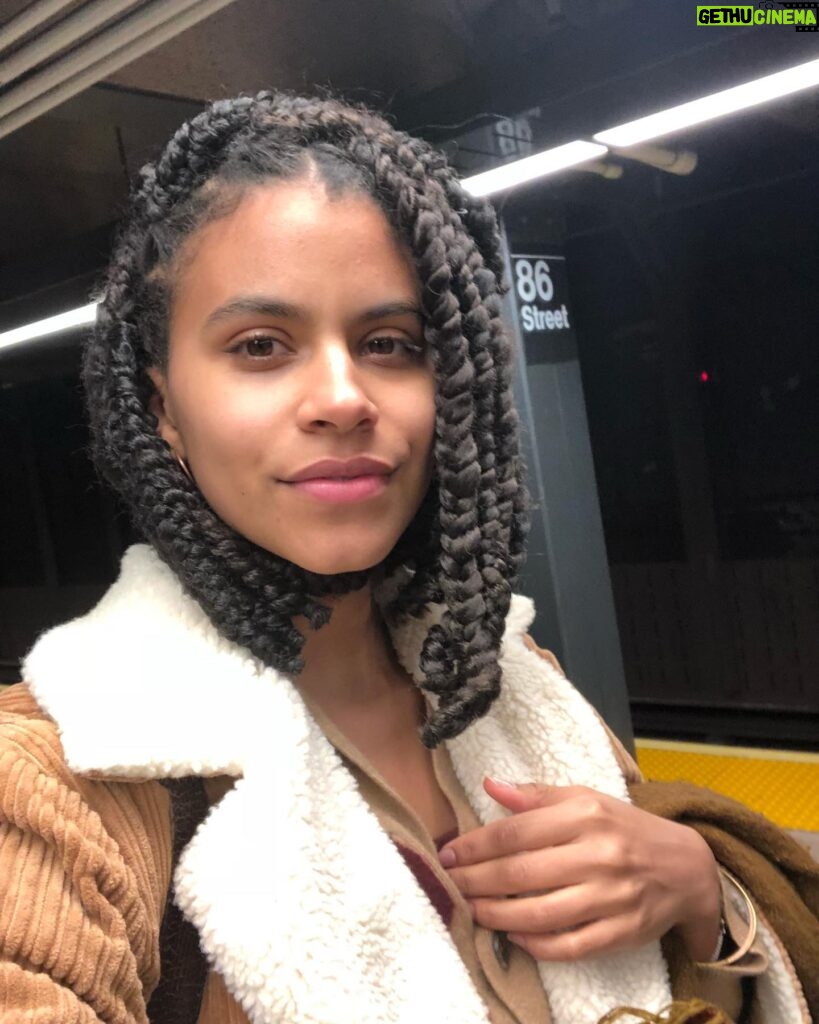 Zazie Beetz Instagram - Look at what @lacyredway did! She gave me a little bob. Doesn’t it look like I have little burnt ends and that it’s 1995? Anyway, As an update (since I never post), all is well, I’m at Sundance right now with a film called Nine Days, and have been trying to live a little healthier. Love you all!
