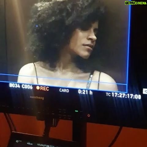 Zazie Beetz Instagram - Can you tell I don’t smoke? Hahahahhhhh I’m horrible at it- any tips for my next acting gig, please? Two little deleted moments from @atlantafx for your enjoyment! Bisous xx