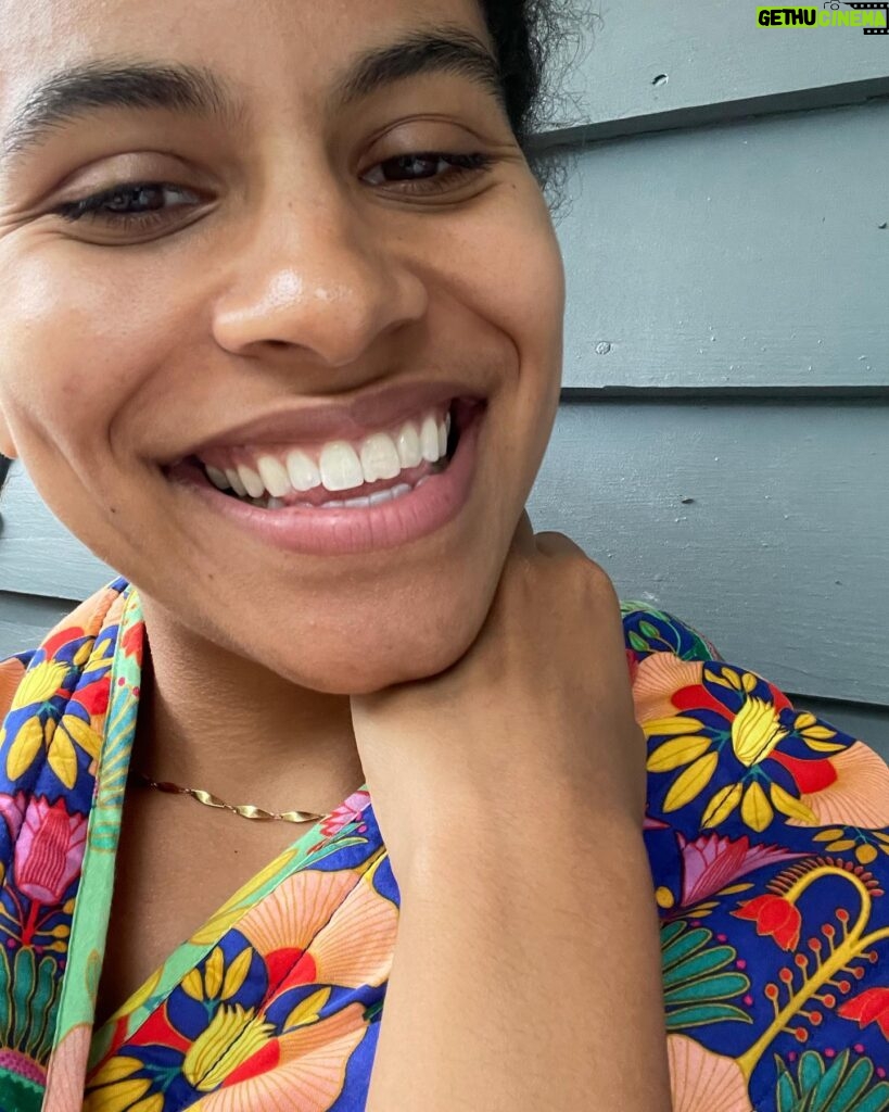 Zazie Beetz Instagram - GUYS. I JUST had this damn chip fixed in March! But she’s baccccckkkkkkkkk! Returned for her encore performance in my mouth! She said this is MY show, honey. Lorrrddd, if she can’t take a HINT?????
