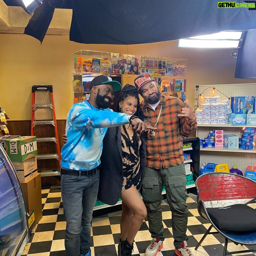 Zazie Beetz Instagram - Thank you @shodesusandmero for having me 🦋💙💎 I genuinely had such a fantabulous time. You two are so easy to talk to and connect with! Can’t wait for another round at the bodega one day- the wine you gave me was genuinely very good, and I’m not really one to have real opinions on the flavor profiles of ~wine~ 🍷 But that speaks to the quality of everything you guys do! Watch tonight on @showtime @desusnice @thekidmero @ninedaysfilm Bodysuit by @shopbombchel