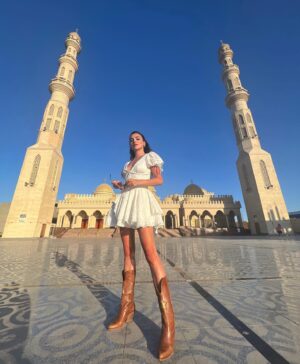 Zehra Yılmaz Instagram - Al Mina Mosque 🕌
📷: @gulperr 🌹
#hurgada  #egypt #travel #alminamosque #alminamosquehurghada #hurghadamarina