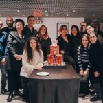 Zerrin Tekindor Instagram - Dün akşam #Toz 300. kez sahnelendi. Bütün ekip arkadaşlarıma çok teşekkür ederim, sizinle çalışmak çok büyük zevk, çok şanslıyım. 300 oyundur hep yanımızda olan inanılmaz seyircimize de çok teşekkür ederim. @tozoyunofficial 📸: @pirilbaruh #Toz300